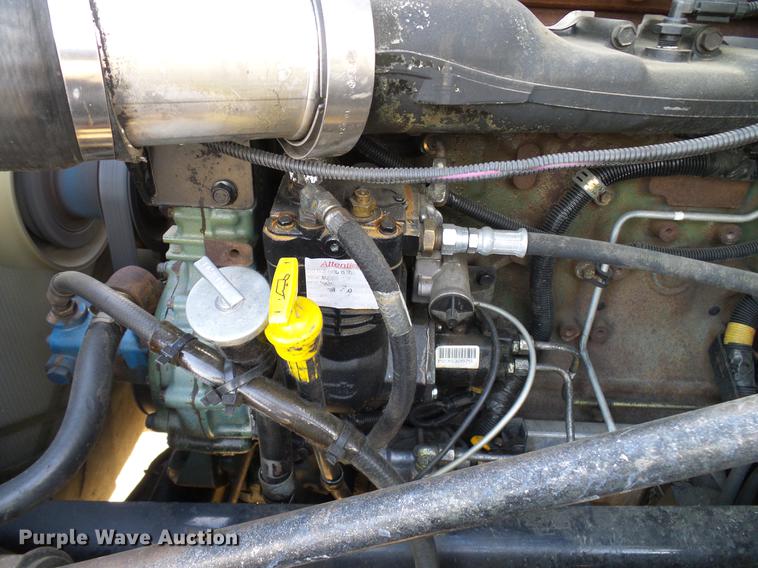 image for item DD8290 2004 Freightliner Columbia semi truck