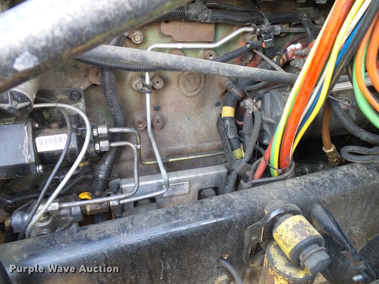 image for item DD8290 2004 Freightliner Columbia semi truck