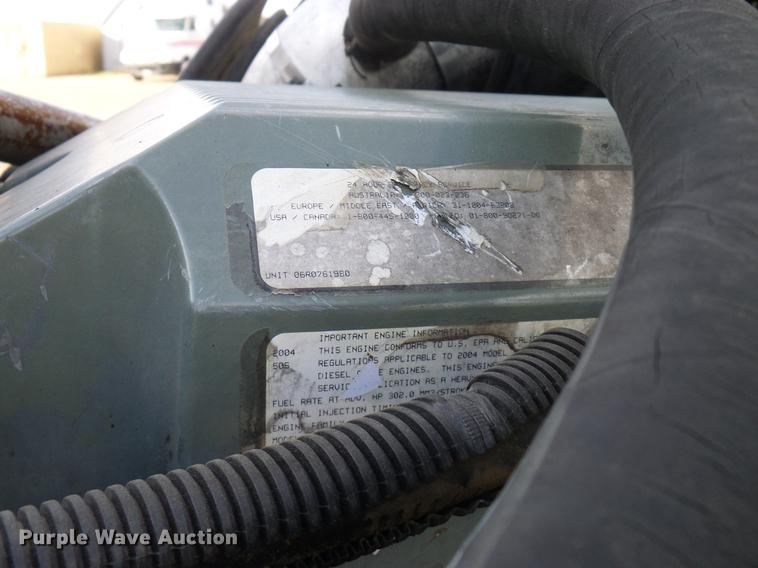 image for item DD8290 2004 Freightliner Columbia semi truck