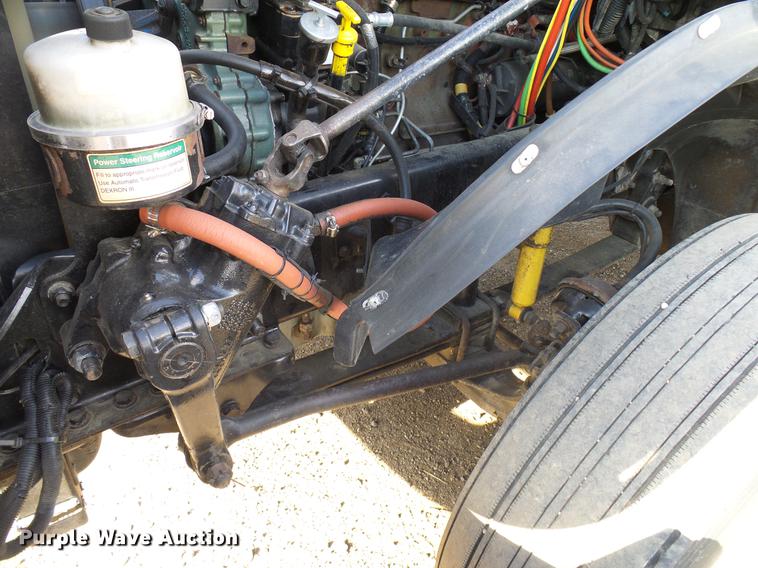 image for item DD8290 2004 Freightliner Columbia semi truck