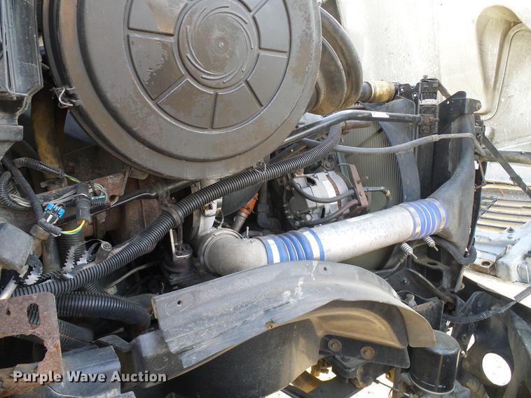 image for item DD8290 2004 Freightliner Columbia semi truck