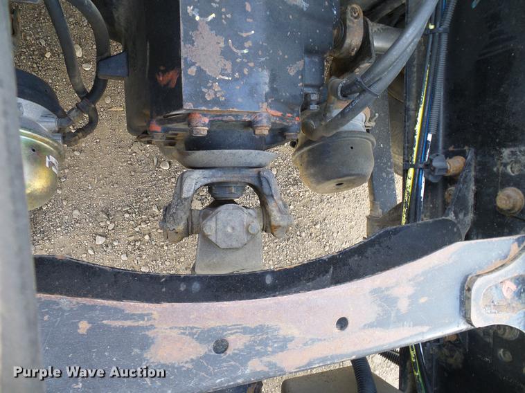 image for item DD8290 2004 Freightliner Columbia semi truck