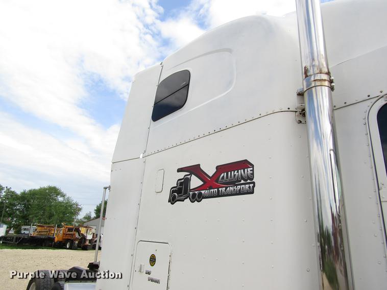 image for item DD8432 2001 Freightliner 48RR94MY semi truck