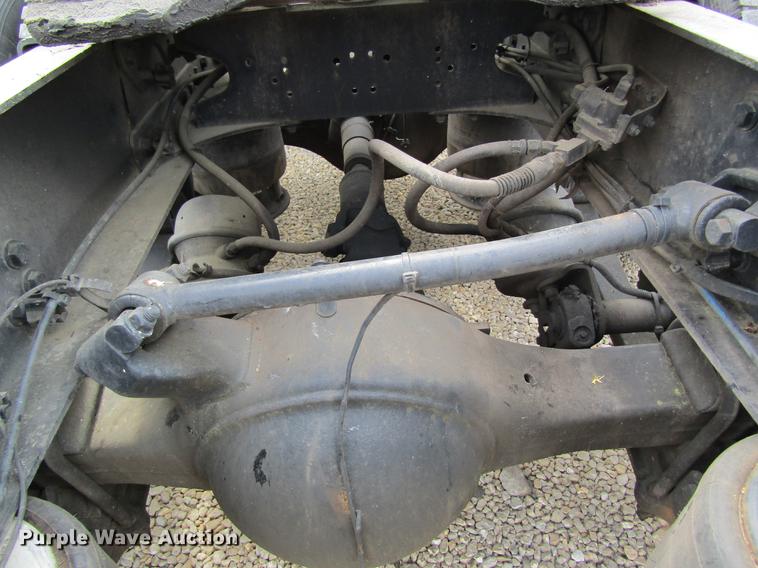 image for item DD8432 2001 Freightliner 48RR94MY semi truck