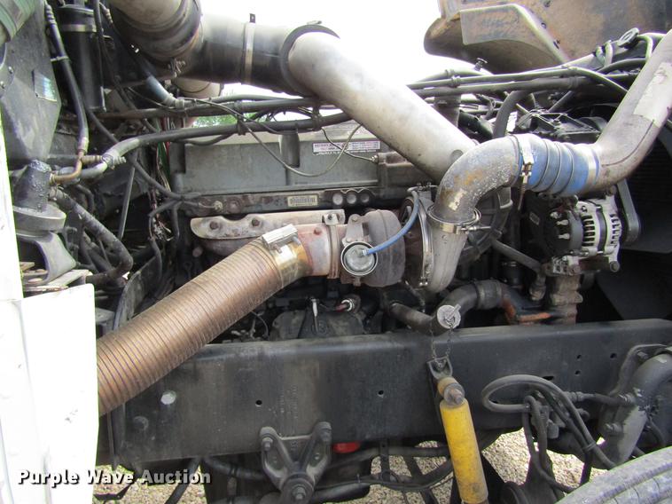 image for item DD8432 2001 Freightliner 48RR94MY semi truck