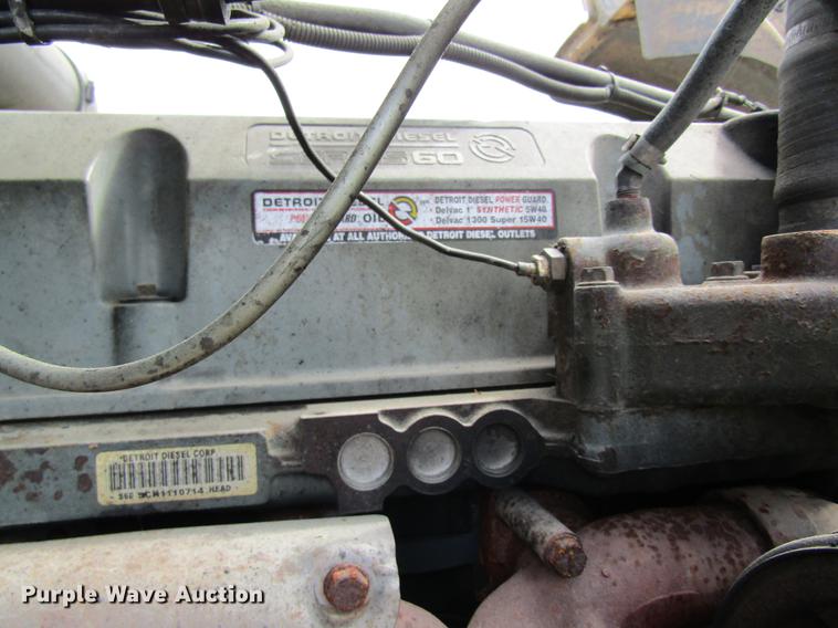 image for item DD8432 2001 Freightliner 48RR94MY semi truck