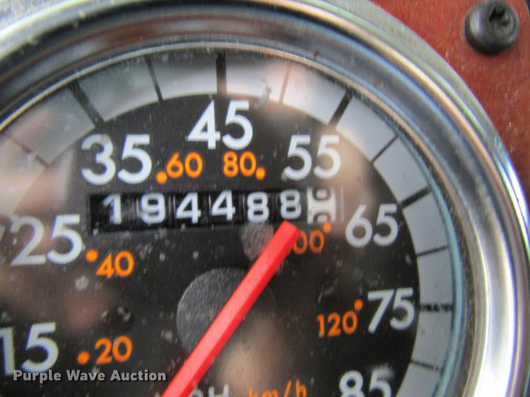 image for item DD8432 2001 Freightliner 48RR94MY semi truck