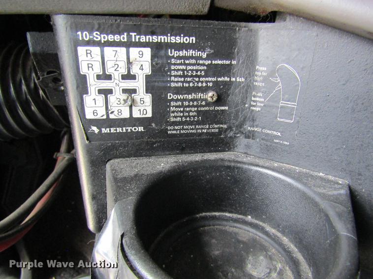 image for item DD8432 2001 Freightliner 48RR94MY semi truck