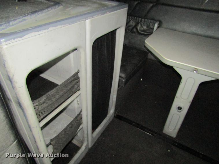 image for item DD8432 2001 Freightliner 48RR94MY semi truck