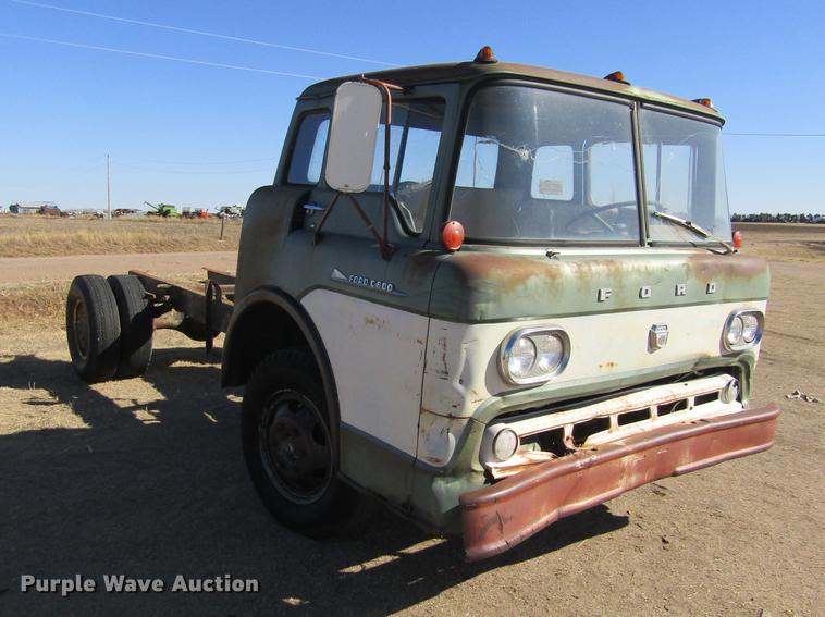 image for item DE6626 1958 Ford 600 truck chassis