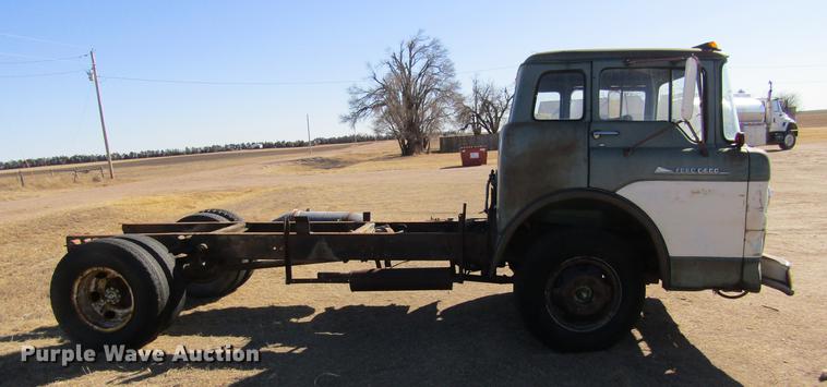 image for item DE6626 1958 Ford 600 truck chassis