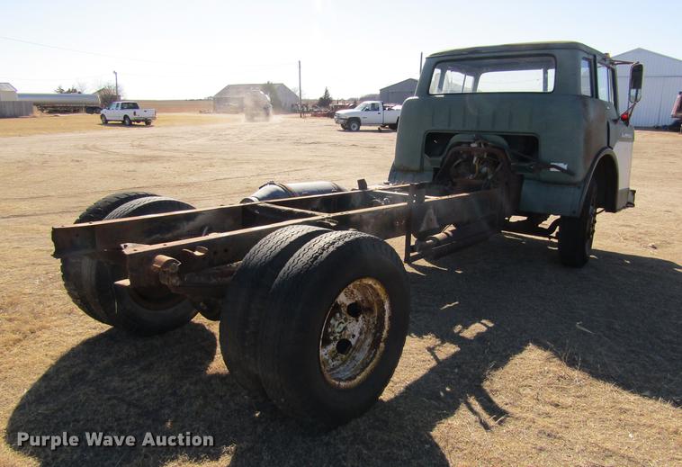 image for item DE6626 1958 Ford 600 truck chassis