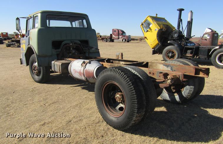 image for item DE6626 1958 Ford 600 truck chassis