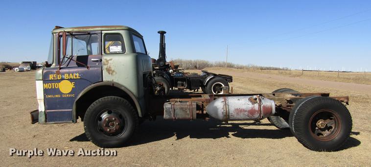 image for item DE6626 1958 Ford 600 truck chassis