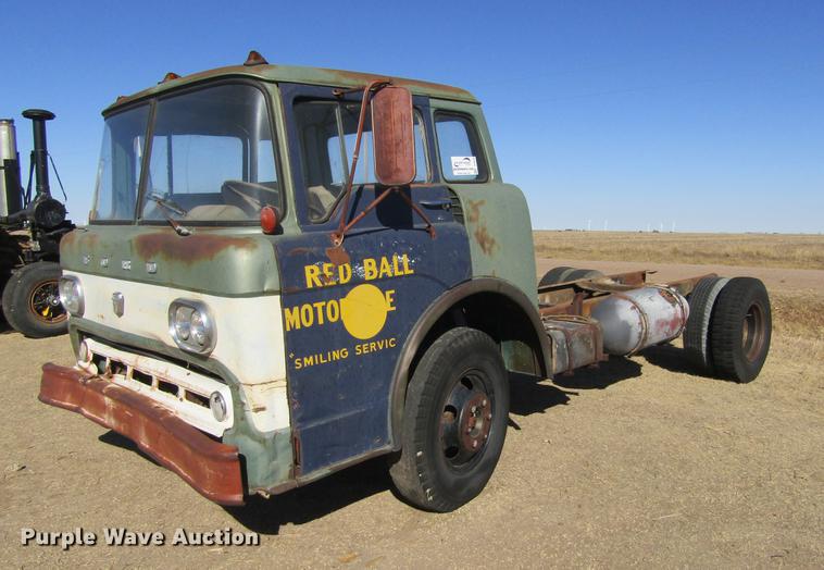 image for item DE6626 1958 Ford 600 truck chassis