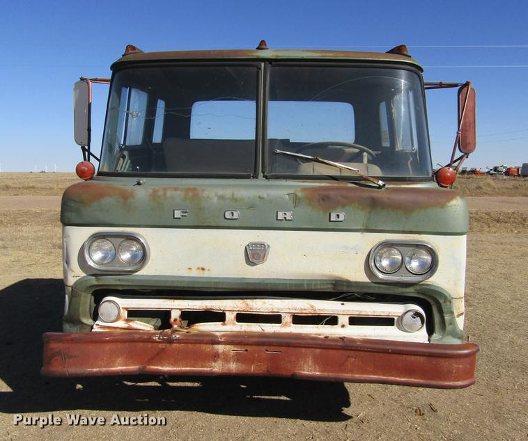 image for item DE6626 1958 Ford 600 truck chassis