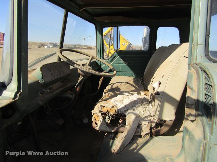 image for item DE6626 1958 Ford 600 truck chassis