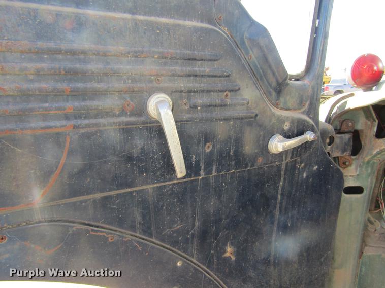 image for item DE6626 1958 Ford 600 truck chassis