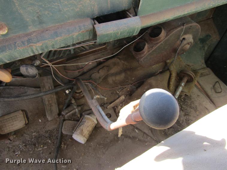 image for item DE6626 1958 Ford 600 truck chassis