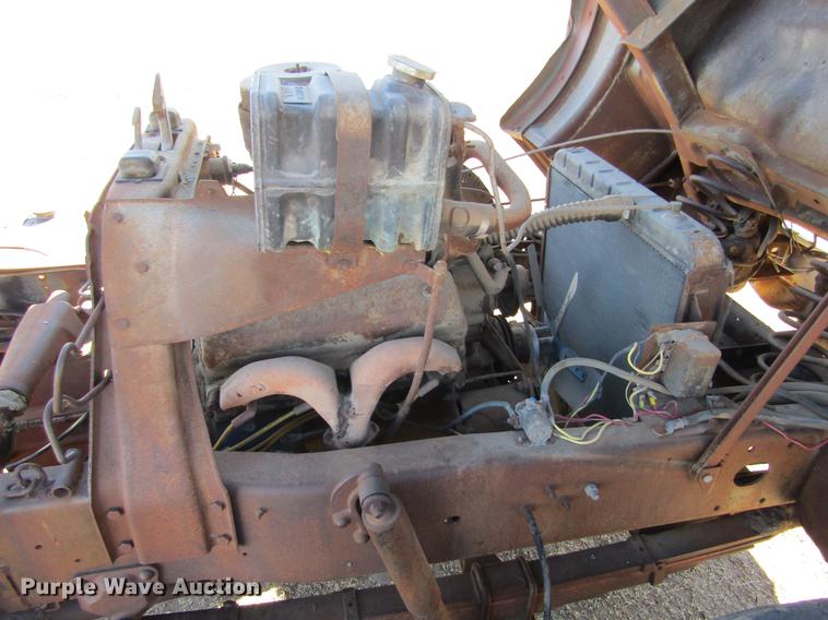 image for item DE6626 1958 Ford 600 truck chassis