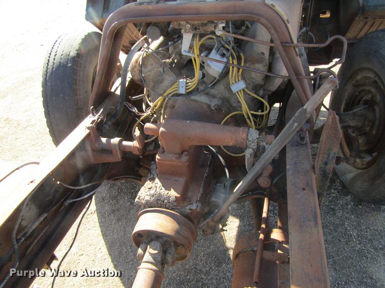 image for item DE6626 1958 Ford 600 truck chassis