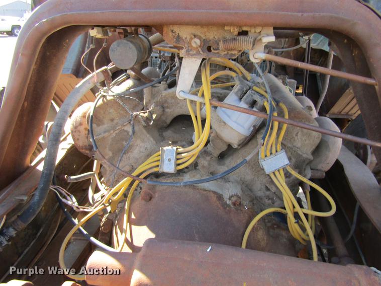 image for item DE6626 1958 Ford 600 truck chassis