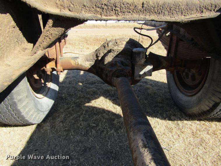 image for item DE6626 1958 Ford 600 truck chassis