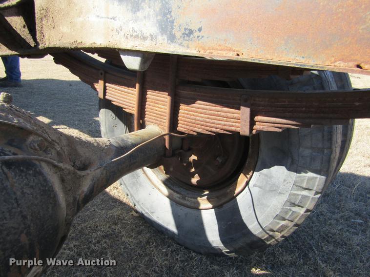 image for item DE6626 1958 Ford 600 truck chassis