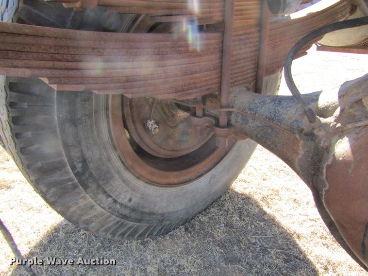 image for item DE6626 1958 Ford 600 truck chassis