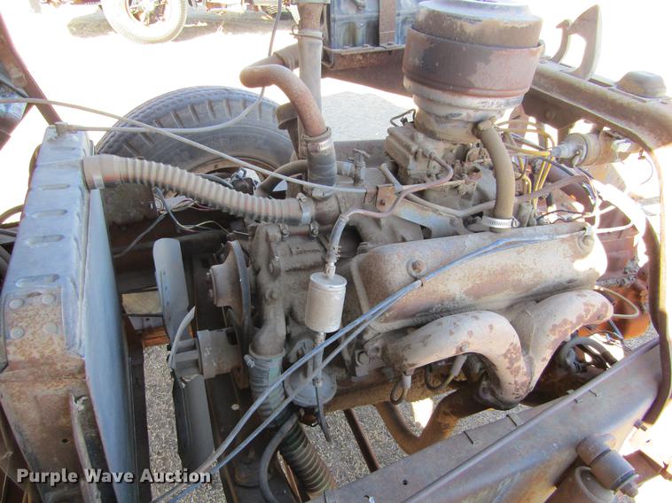 image for item DE6626 1958 Ford 600 truck chassis