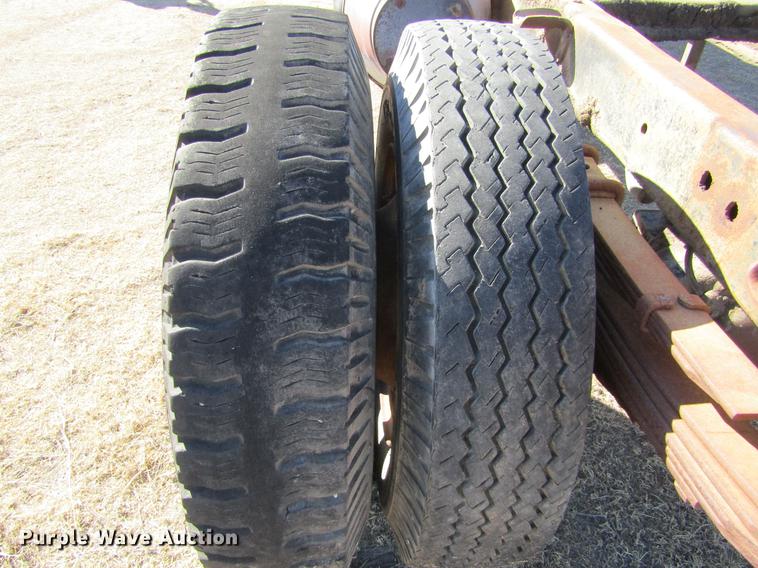 image for item DE6626 1958 Ford 600 truck chassis