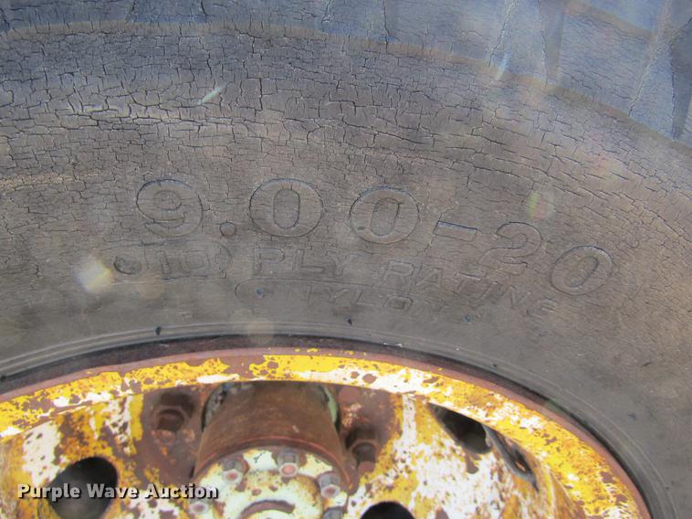 image for item DE6626 1958 Ford 600 truck chassis