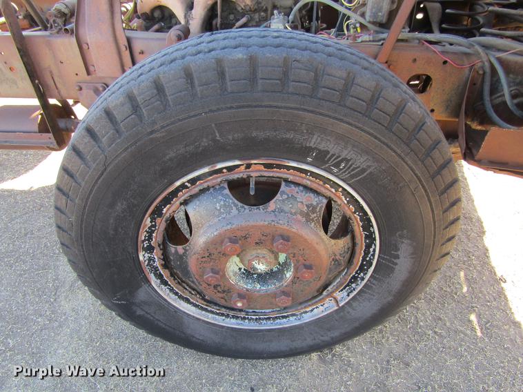 image for item DE6626 1958 Ford 600 truck chassis