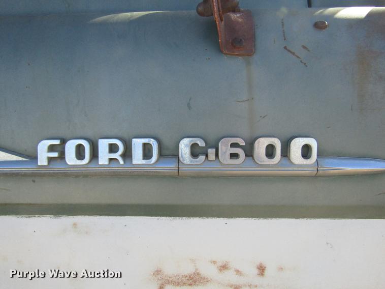 image for item DE6626 1958 Ford 600 truck chassis