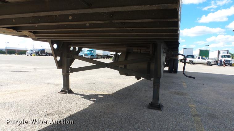 image for item DF4272 2004 Utility 3000R refrigerated van trailer