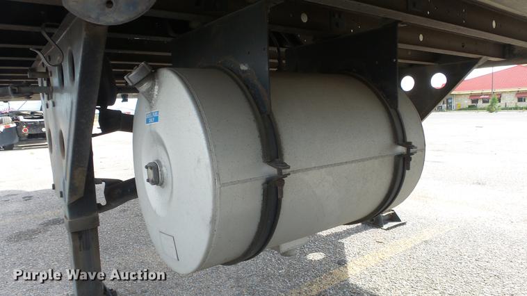 image for item DF4272 2004 Utility 3000R refrigerated van trailer