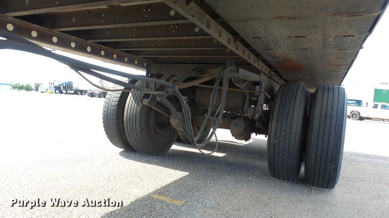 image for item DF4272 2004 Utility 3000R refrigerated van trailer