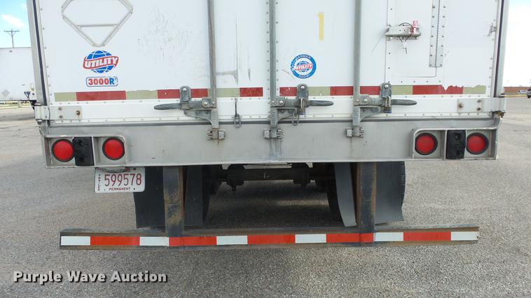 image for item DF4272 2004 Utility 3000R refrigerated van trailer