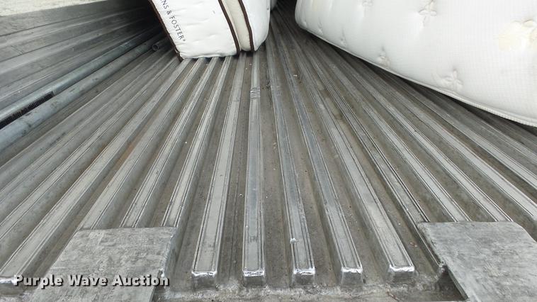 image for item DF4272 2004 Utility 3000R refrigerated van trailer