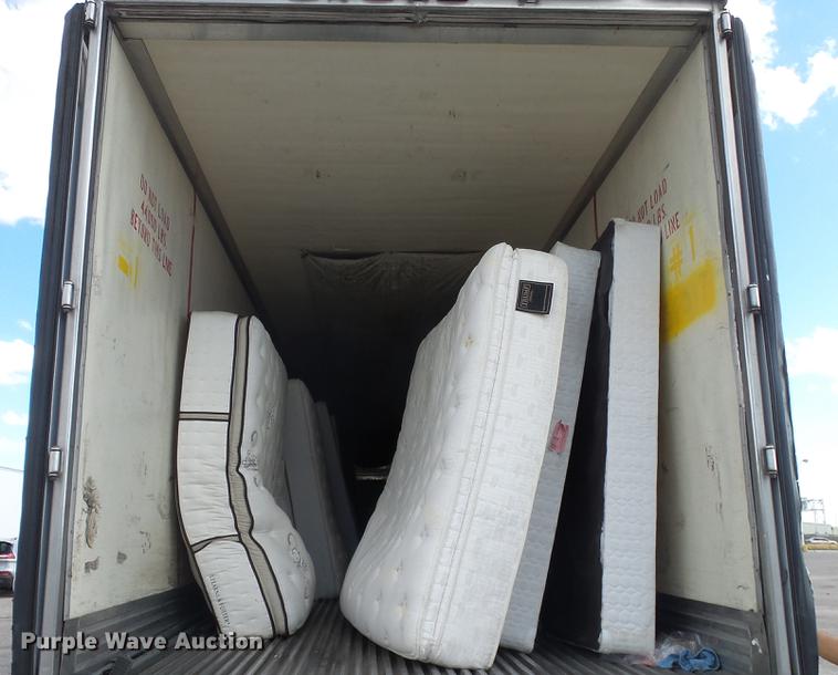 image for item DF4272 2004 Utility 3000R refrigerated van trailer