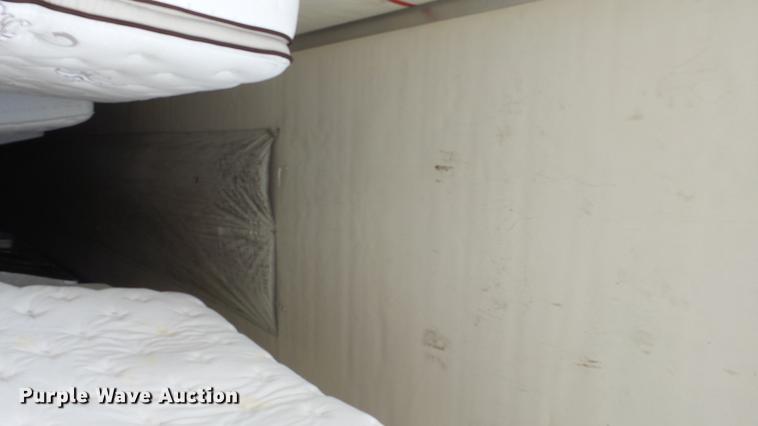 image for item DF4272 2004 Utility 3000R refrigerated van trailer