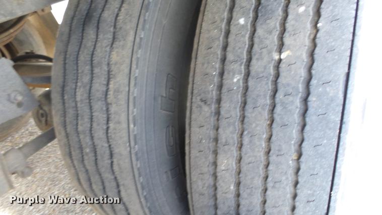 image for item DF4272 2004 Utility 3000R refrigerated van trailer