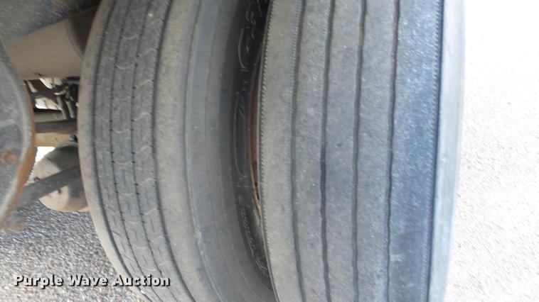 image for item DF4272 2004 Utility 3000R refrigerated van trailer