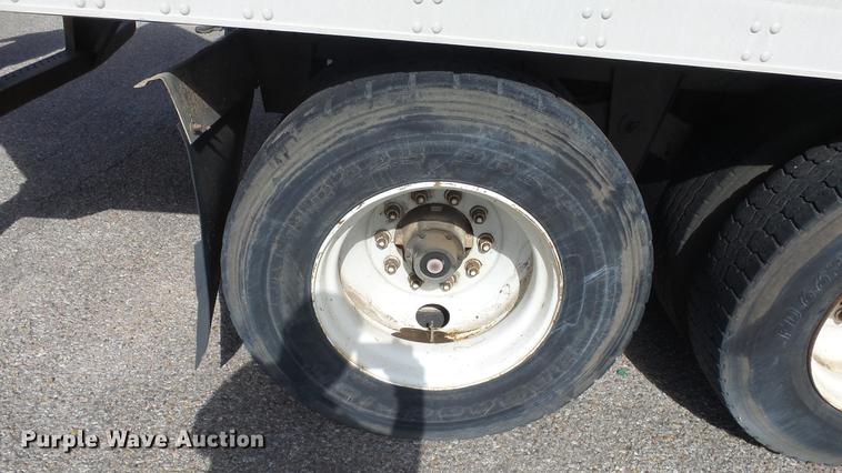 image for item DF4272 2004 Utility 3000R refrigerated van trailer