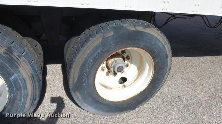 image for item DF4272 2004 Utility 3000R refrigerated van trailer