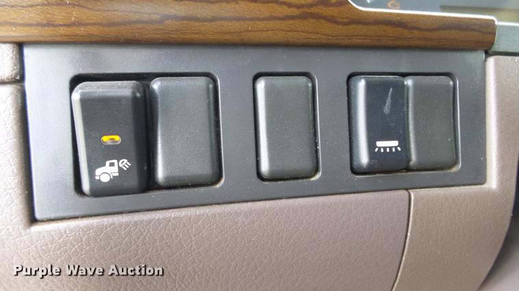 image for item DF4274 2012 Volvo VNL semi truck