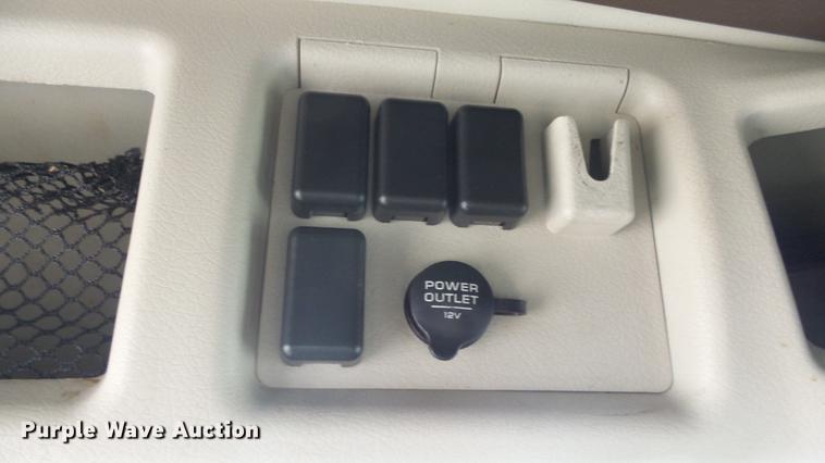 image for item DF4274 2012 Volvo VNL semi truck