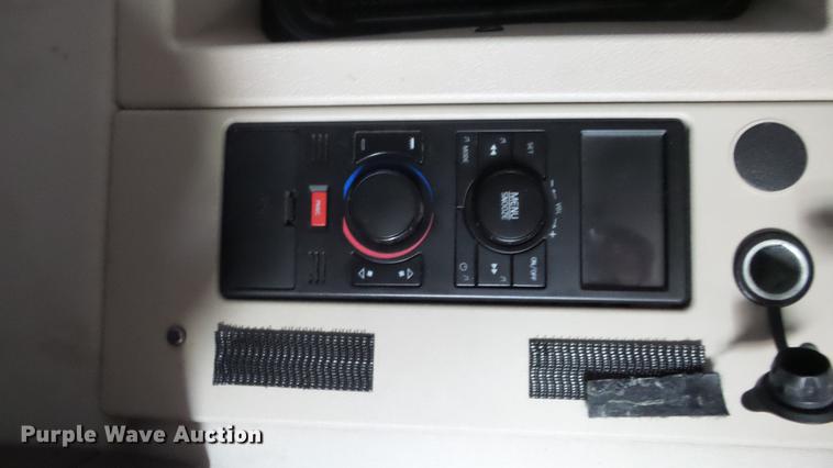 image for item DF4274 2012 Volvo VNL semi truck