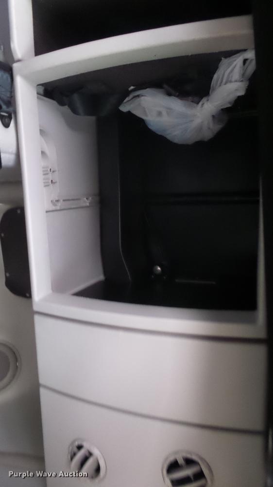 image for item DF4274 2012 Volvo VNL semi truck