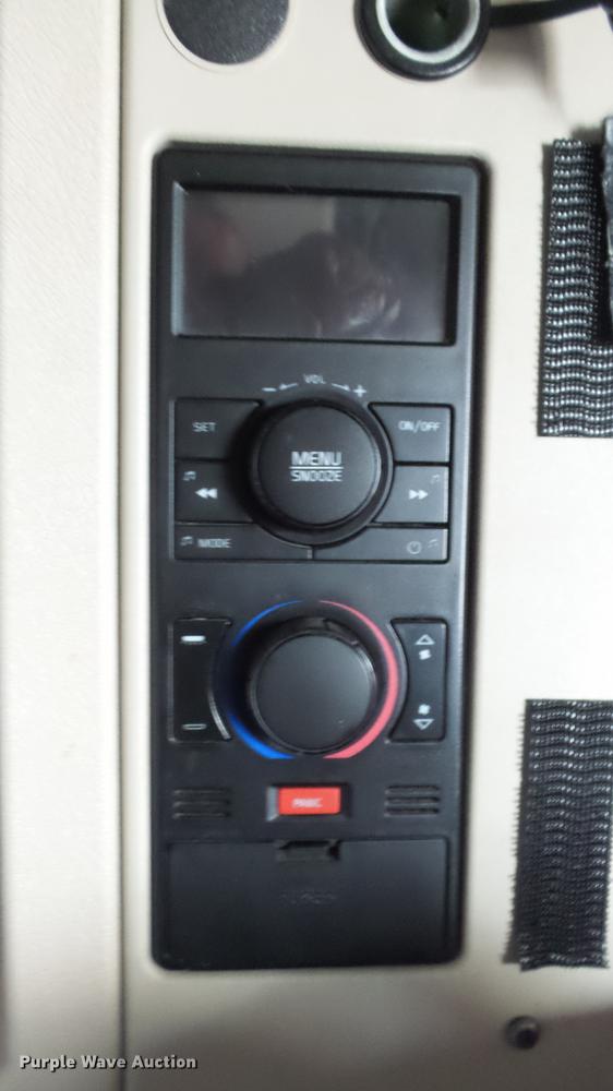 image for item DF4274 2012 Volvo VNL semi truck